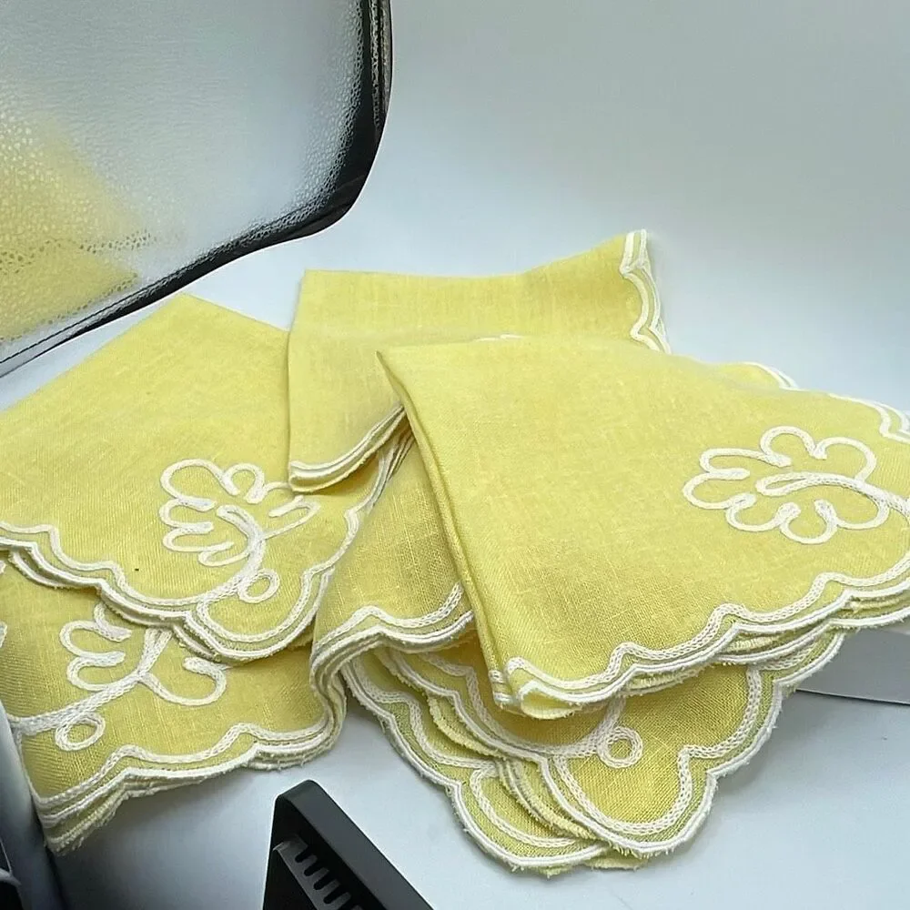 Vintage yellow Linen 16”x16” set of 6 scalloped edge floral